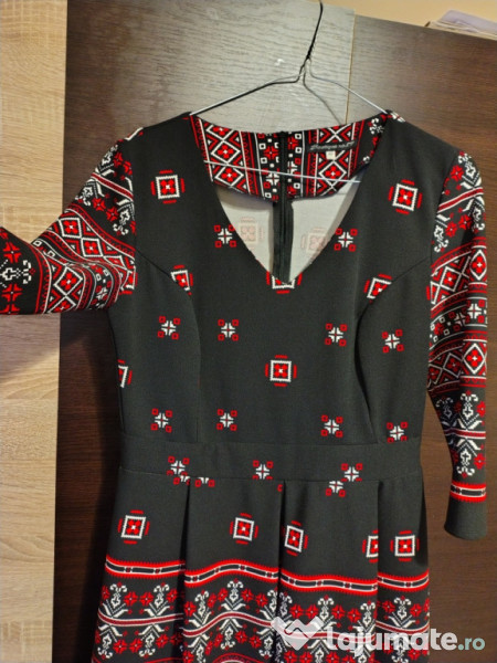 Rochie cu motive traditionale - matimea 42 