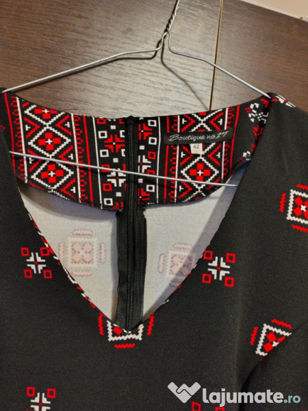 Rochie cu motive traditionale - matimea 42 