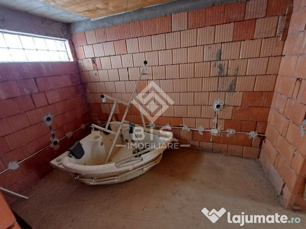 Casă individuală cu demisol, parter și etaj – 186mp