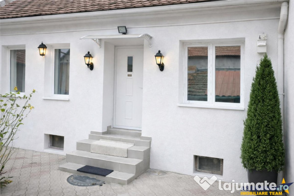 Corp de casa, proprietate tip studio, gata de mutat, Central