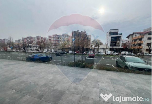 Investitie/vanzare spatiu comercial cu terasa si parcare 