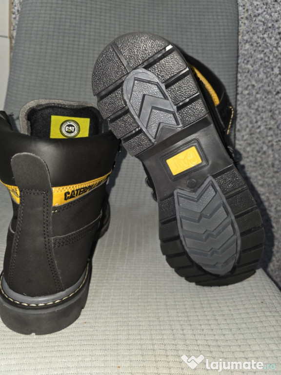 Ghete Insulete Caterpillar marimea 41 