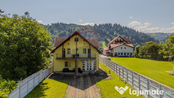 Casă / Vilă de vânzare în Moieciu de Jos