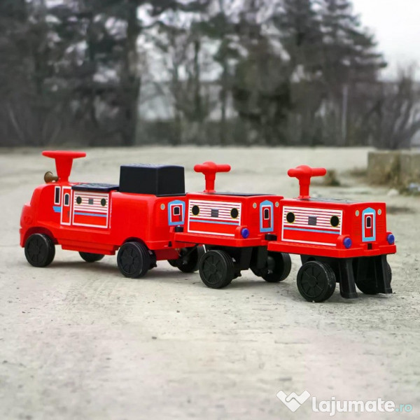 Trenulet electric CHUGGINGTON cu 2 vagoane, pt. 4 copii, 4x45W 12V RED 