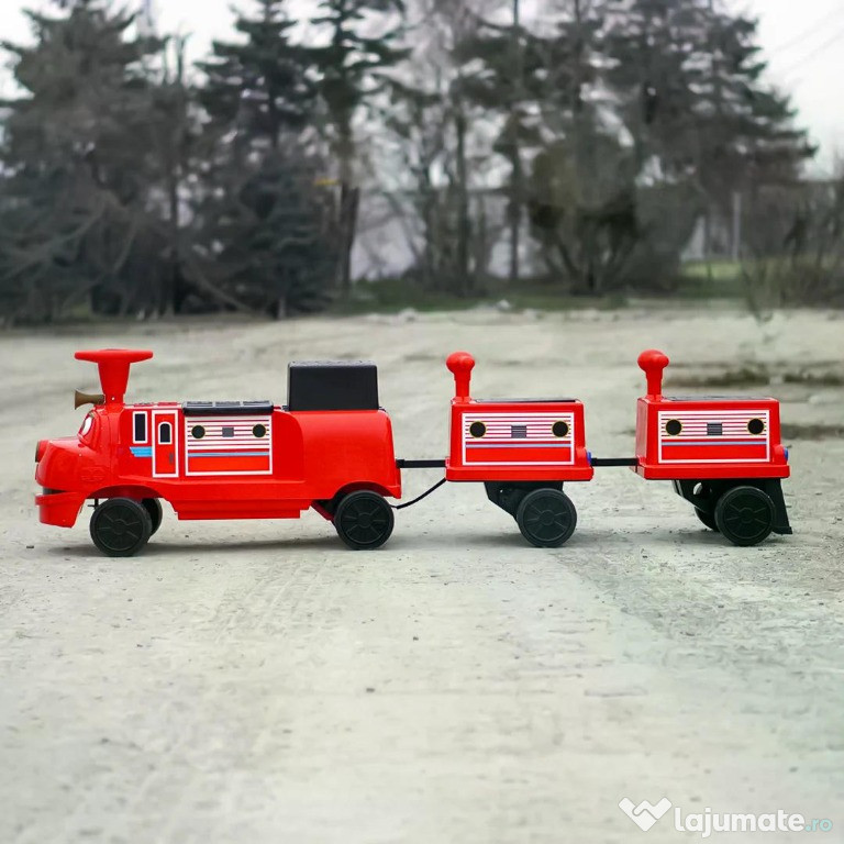 Trenulet electric CHUGGINGTON cu 2 vagoane, pt. 4 copii, 4x45W 12V RED 