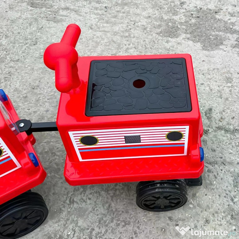 Trenulet electric CHUGGINGTON cu 2 vagoane, pt. 4 copii, 4x45W 12V RED 