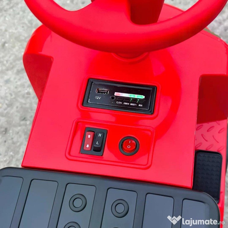 Trenulet electric CHUGGINGTON cu 2 vagoane, pt. 4 copii, 4x45W 12V RED 