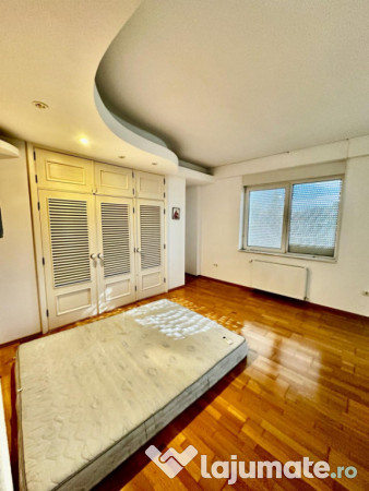 Vilă S+P+1+M in zona Faleza Nord - Universitate