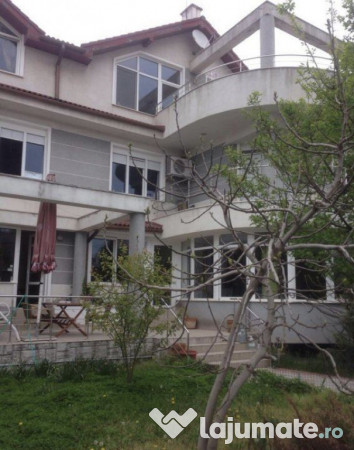 Vilă S+P+1+M in zona Faleza Nord - Universitate