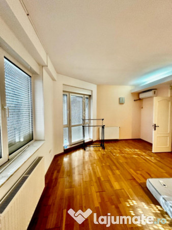 Vilă S+P+1+M in zona Faleza Nord - Universitate