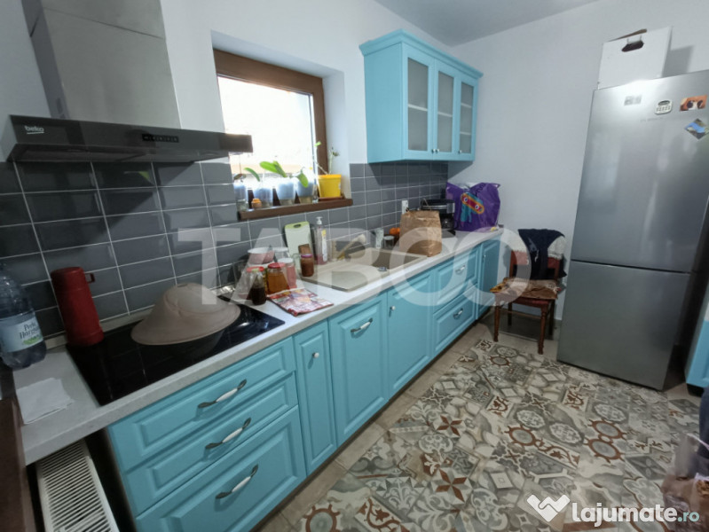 Casa 10 camere 390 mp utili - pe strada Calea Poplacii din S 