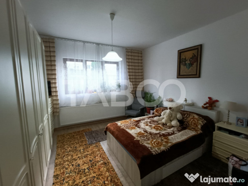 Casa 10 camere 390 mp utili - pe strada Calea Poplacii din S 