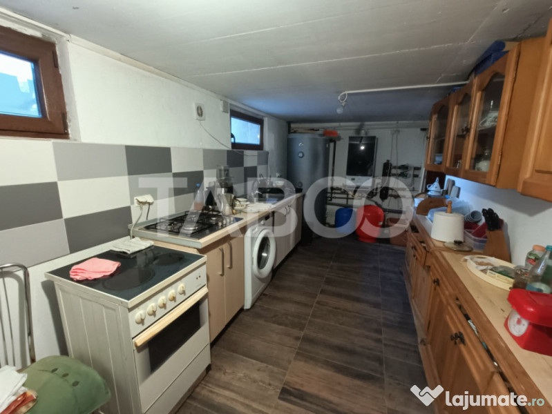 Casa 10 camere 390 mp utili - pe strada Calea Poplacii din S 