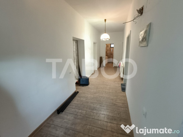 Casa 10 camere 390 mp utili - pe strada Calea Poplacii din S 