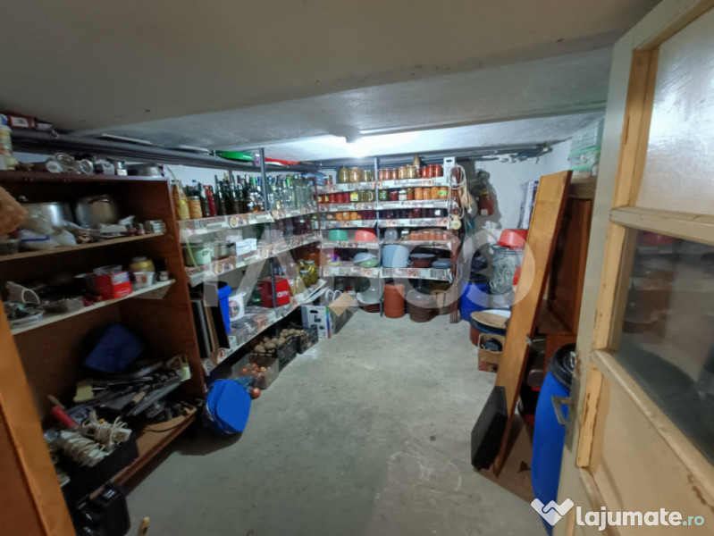 Casa 10 camere 390 mp utili - pe strada Calea Poplacii din S 