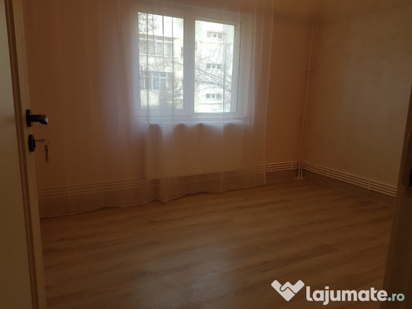 Apartament doua camere, etaj 2, renovat, liber, Narcisa 