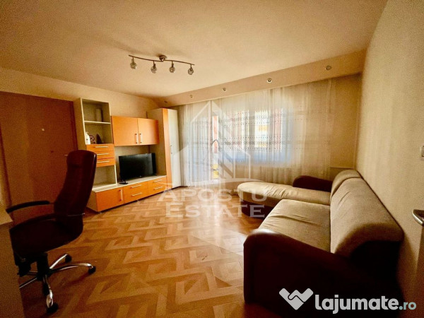 Apartament cu 3 camere, 2 bai, etaj intermediar, zona Ara... 