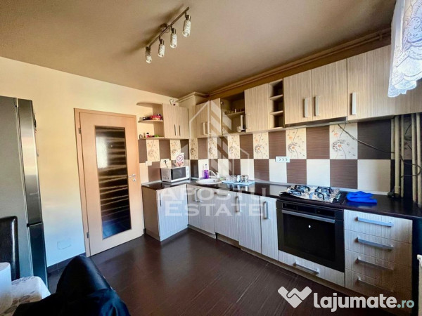 Apartament cu 3 camere, 2 bai, etaj intermediar, zona Ara... 