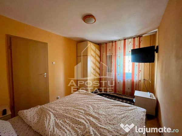 Apartament cu 3 camere, 2 bai, etaj intermediar, zona Ara... 