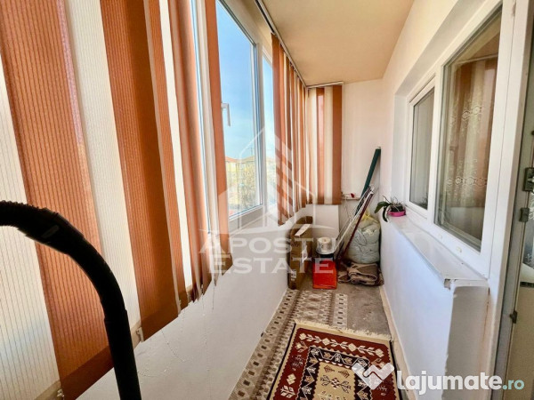 Apartament cu 3 camere, 2 bai, etaj intermediar, zona Ara... 