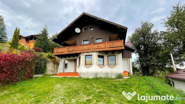 Complex de 3 case pe 18000 mp teren 