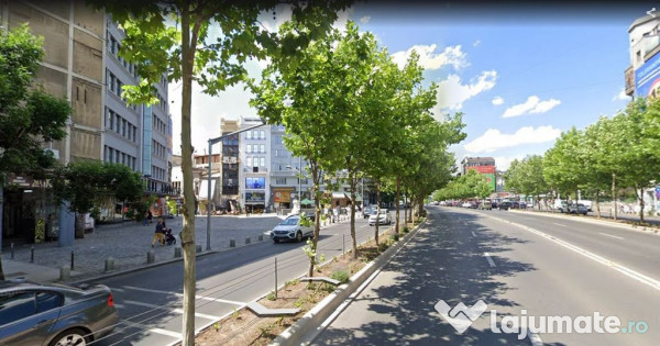 Centrul Istoric Stradal Imobil Comercial Parter si 3 etaj... 