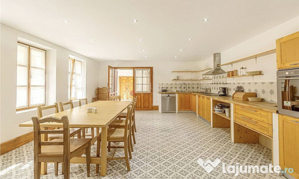 Casa saseasca cu teren generos 