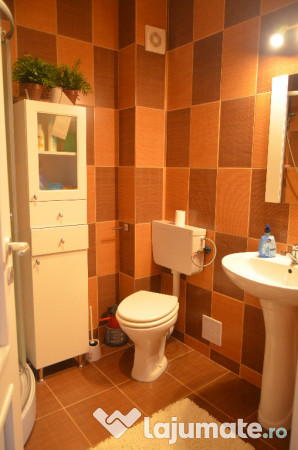 Busteni-Apartament cu trei camere,mobilat si utilat 