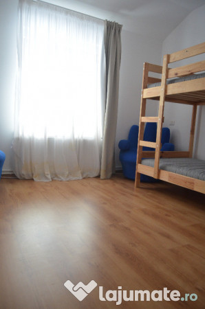 Busteni-Apartament cu trei camere,mobilat si utilat 