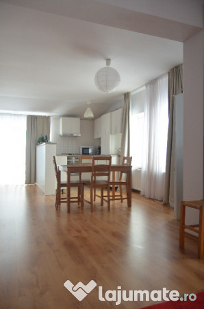 Busteni-Apartament cu trei camere,mobilat si utilat 