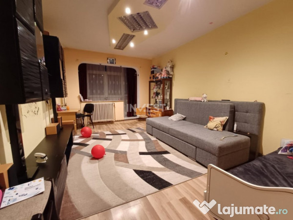 Apartament 3 camere si 2 bai, decomandat, zona Gara