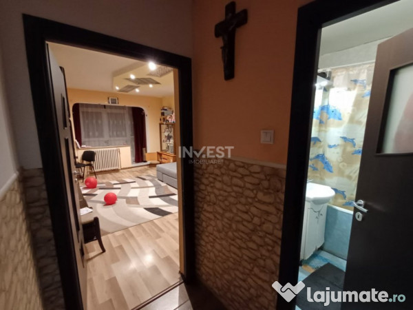 Apartament 3 camere si 2 bai, decomandat, zona Gara