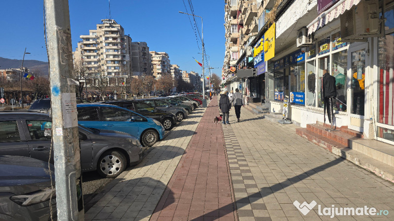 Inchiriez spatiu comercial in Deva, ultracentrala,Lido, Casa de Pensii