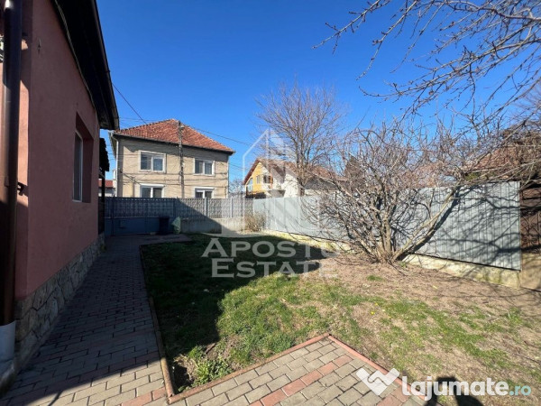 Casa individuala cu 5 camere, 2 bai si beci in zona Blasc...