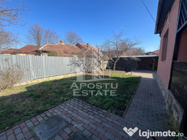 Casa individuala cu 5 camere, 2 bai si beci in zona Blasc...