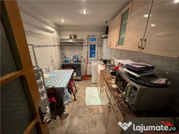 Apartament 3 camere de in Sud, etaj 3, CT, izolat