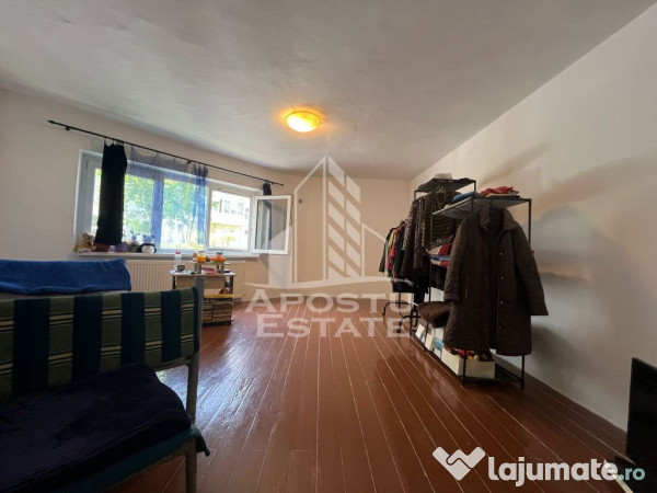 Apartament cu 2 camere, decomandat, parter inalt,centrala... 