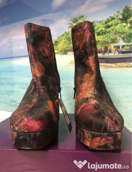 Botine nr. 37 colorate cu imprimeu floral Primark 