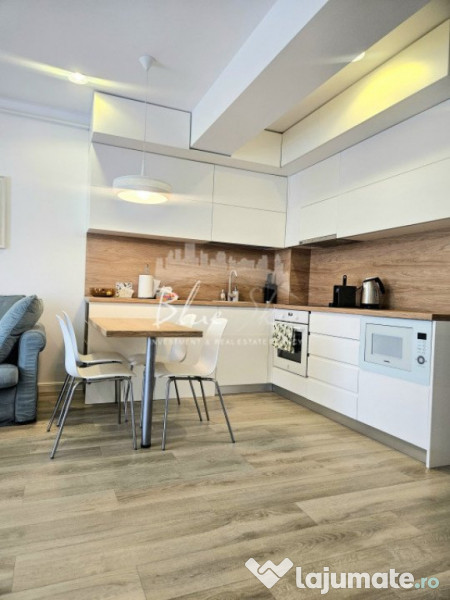 Priveliște spre mare, confort desăvârșit – apartament 