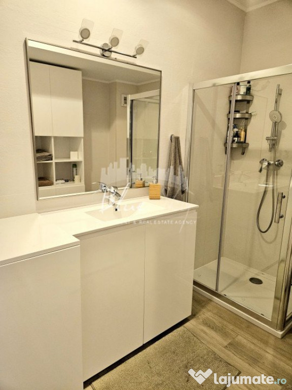 Priveliște spre mare, confort desăvârșit – apartament 