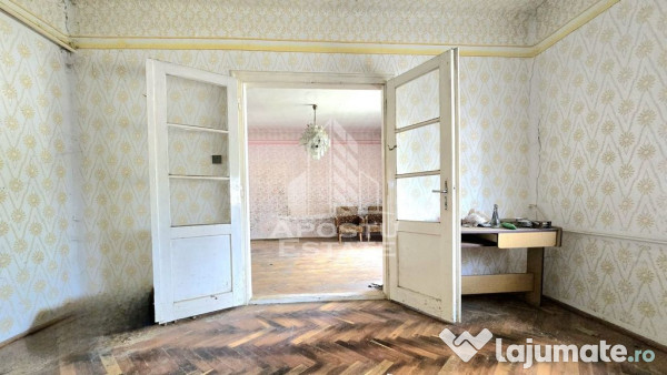 Casa cu 2 camere ,2337 mp in Battonya 