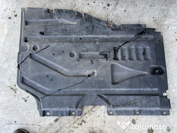 Scut lateral stanga spate BMW X3 F25 2.0 Motorina 2015