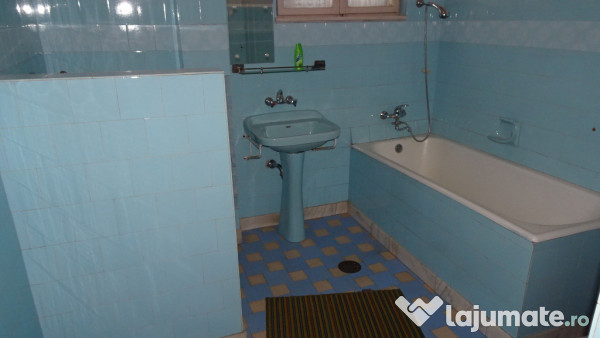 Vand apartament cu 4 camere cu garaj si beci in duplex in Deva,