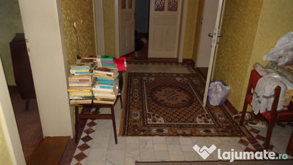 Vand apartament cu 4 camere cu garaj si beci in duplex in Deva,