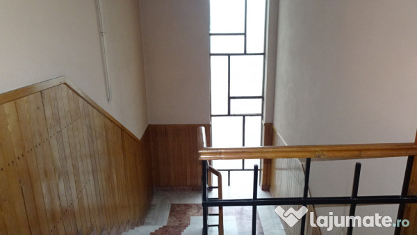 Vand apartament cu 4 camere cu garaj si beci in duplex in Deva,