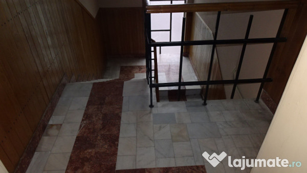 Vand apartament cu 4 camere cu garaj si beci in duplex in Deva,