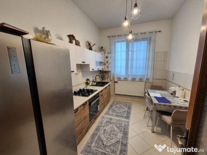 Casa 4 cam 200mp, caramida teren 509 mp mobilata zona Centr