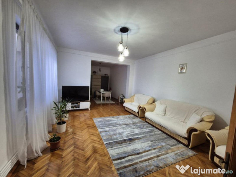 Casa 4 cam 200mp, caramida teren 509 mp mobilata zona Centr