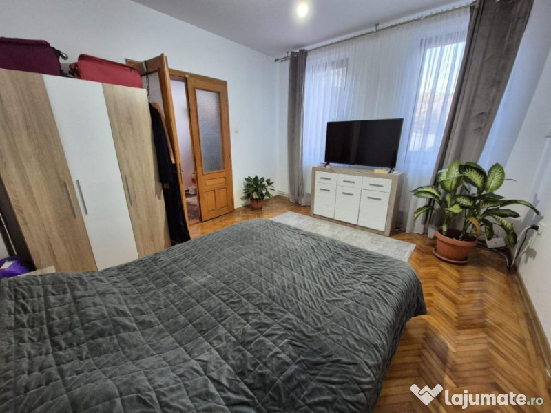 Casa 4 cam 200mp, caramida teren 509 mp mobilata zona Centr