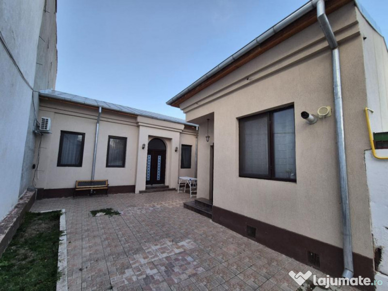 Casa 4 cam 200mp, caramida teren 509 mp mobilata zona Centr